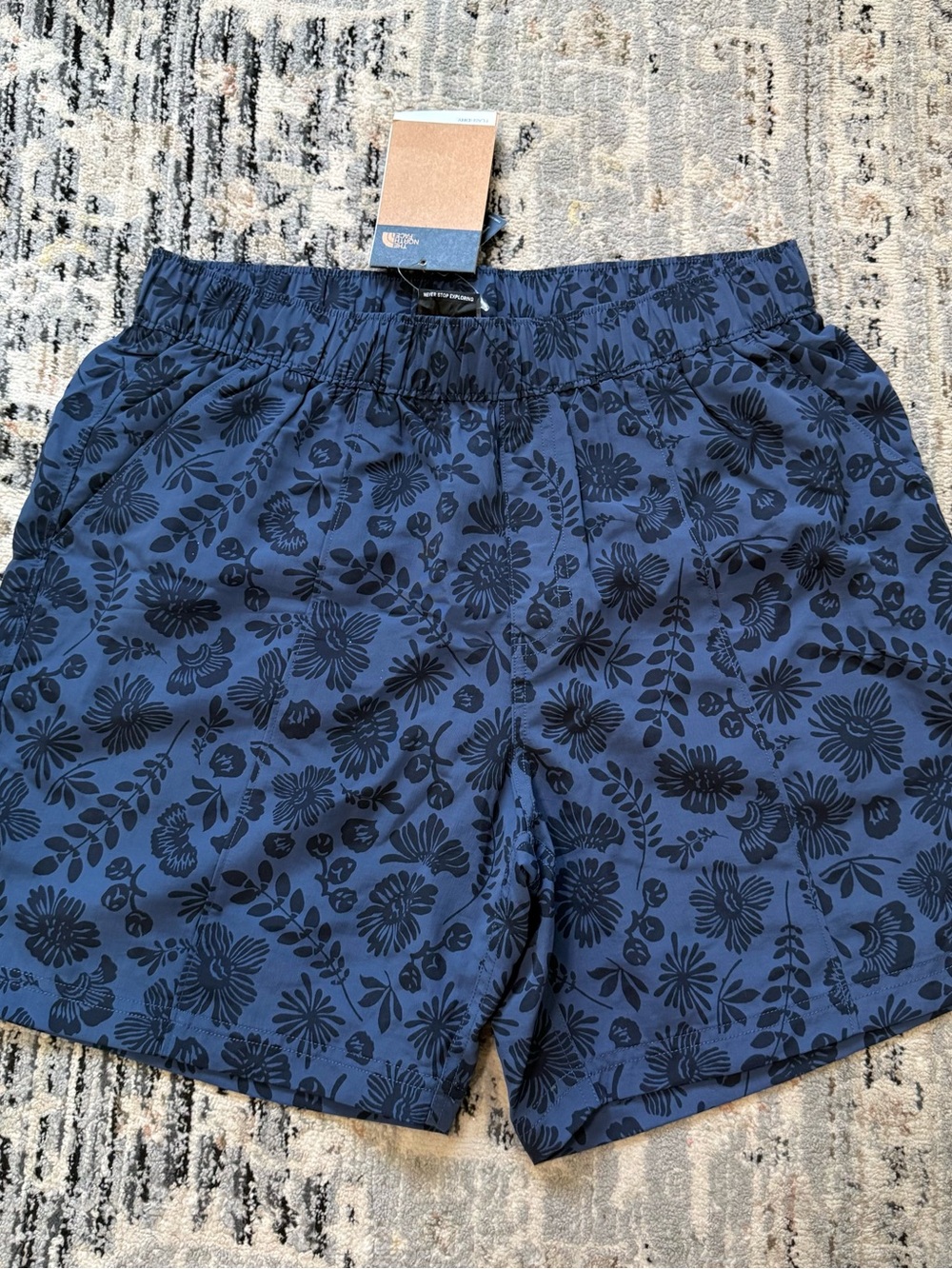 NWT North face men’s swim trunks Medium